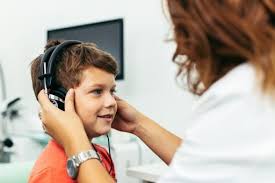 آیا عفونت گوش و مایعات می توانند بر شنوایی تأثیر بگذارند؟
