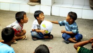 بازی ژله و کره بادام زمینی برای افزایش توجه و تمرکز کودکان