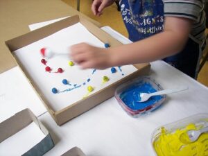 بهترین معلم آموزش نقاشی به اوتیسم