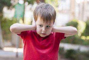 علائم و نشانه های اوتیسم در کودکان بزرگتر