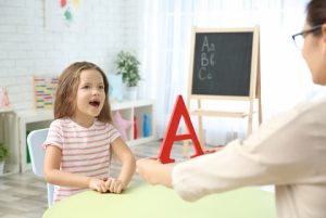 تشخیص تاخیر گفتاری کودکان
