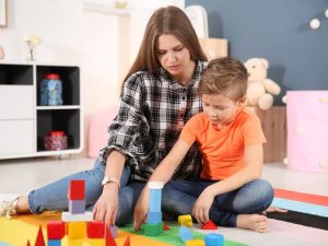 مداخلات گفتار درمانی در منزل برای اوتیسم