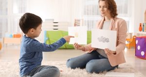 گفتار درمانی در منزل برای کودکان پیش دبستانی مبتلا به اوتیسم