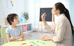 آیا گفتار درمانی برای آپراکسی گفتار در دوران کودکی لازم است؟