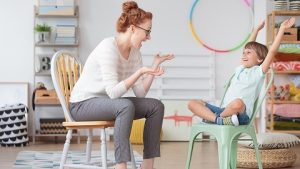 چگونه بفهمیم که فرزندمان به گفتار درمانی نیاز دارد؟
