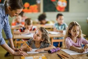 پیامدهای اختلال شنیداری در املا