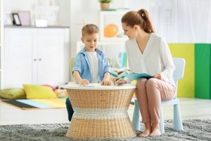 پرسش‌های متداول درباره بازی درمانی برای کودکان خجالتی