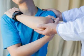چرا کاردرمانی در درمان شانه یخ زده اهمیت دارد؟